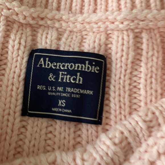 Abercrombie and Fitch light pink sweater - Picture 4 of 4